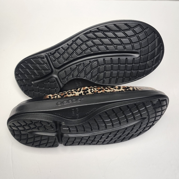 OOFOS OOcloog UNISEX Leopard Slip On Recovery Limited Edition Men's 9 Women's 11 - Picture 8 of 10